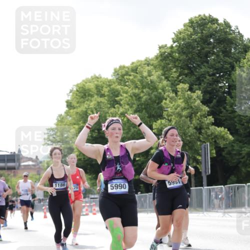 29.06.2025 - hella hamburg halbmarathon Jannik Wohlers http://msf.ph/oto/8145432 29.06.2025 10:10:20 Lombardsbrücke 1186, 4389, 5990, 5991, 7250, 9169, 9681, 9829, 11355, 11887, 11904, 11905, 12426, 12629, 13588, 13594, 13825, 13901, 15214, 16344, 16808, 17532, 18949 meine-sportfotos.de
