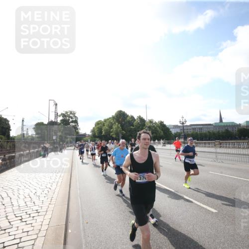 29.06.2025 - hella hamburg halbmarathon Jannik Wohlers http://msf.ph/oto/8145433 29.06.2025 09:57:04 Lombardsbrücke 1030, 1086, 1193, 1422, 2119, 2252, 2444, 2595, 2855, 3048, 3096, 3103, 3698, 3999, 4261, 4299, 4558, 4986, 5013, 5018, 5021, 5024, 5633, 5820, 5907, 6125, 6374, 6720, 6762, 6795, 6942, 7221, 7397, 7742, 7930, 7932, 8172, 8447, 9316, 10191, 10192, 10215, 10368, 10376, 10667, 11143, 11339, 11430, 11579, 12235, 12348, 12421, 12440, 12489, 12580, 12607, 12840, 13701, 13761, 14122, 14737, 14881, 15146, 15480, 15484, 15720, 15897, 16043, 16047, 16800, 17129, 17130, 17179 meine-sportfotos.de