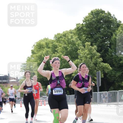 29.06.2025 - hella hamburg halbmarathon Jannik Wohlers http://msf.ph/oto/8145435 29.06.2025 10:10:20 Lombardsbrücke 1186, 4389, 5990, 5991, 7250, 9169, 9681, 9829, 11355, 11887, 11904, 11905, 12426, 12629, 13588, 13594, 13825, 13901, 15214, 16344, 16808, 17532, 18949 meine-sportfotos.de