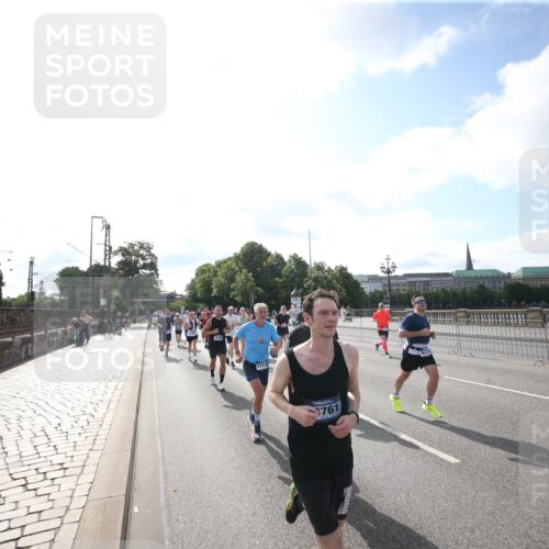29.06.2025 - hella hamburg halbmarathon Jannik Wohlers http://msf.ph/oto/8145439 29.06.2025 09:57:04 Lombardsbrücke 1030, 1086, 1193, 1422, 2119, 2252, 2444, 2595, 2855, 3048, 3096, 3103, 3698, 3999, 4261, 4299, 4558, 4986, 5013, 5018, 5021, 5024, 5633, 5820, 5907, 6125, 6374, 6720, 6762, 6795, 6942, 7221, 7397, 7742, 7930, 7932, 8172, 8447, 9316, 10191, 10192, 10215, 10368, 10376, 10667, 11143, 11339, 11430, 11579, 12235, 12348, 12421, 12440, 12489, 12580, 12607, 12840, 13701, 13761, 14122, 14737, 14881, 15146, 15480, 15484, 15720, 15897, 16043, 16047, 16800, 17129, 17130, 17179 meine-sportfotos.de