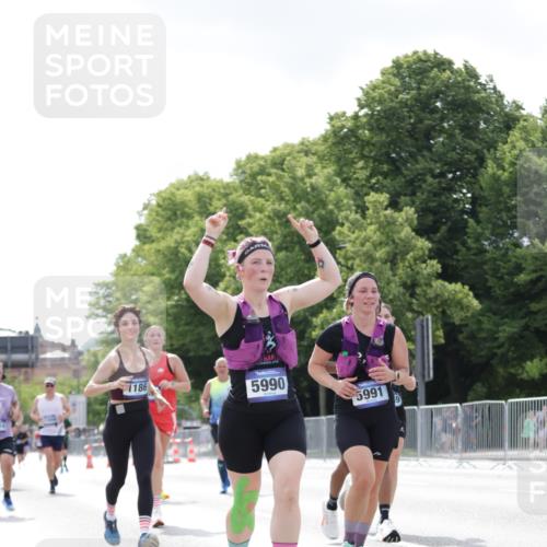 29.06.2025 - hella hamburg halbmarathon Jannik Wohlers http://msf.ph/oto/8145443 29.06.2025 10:10:20 Lombardsbrücke 1186, 4389, 5990, 5991, 7250, 9169, 9681, 9829, 11355, 11887, 11904, 11905, 12426, 12629, 13588, 13594, 13825, 13901, 15214, 16344, 16808, 17532, 18949 meine-sportfotos.de