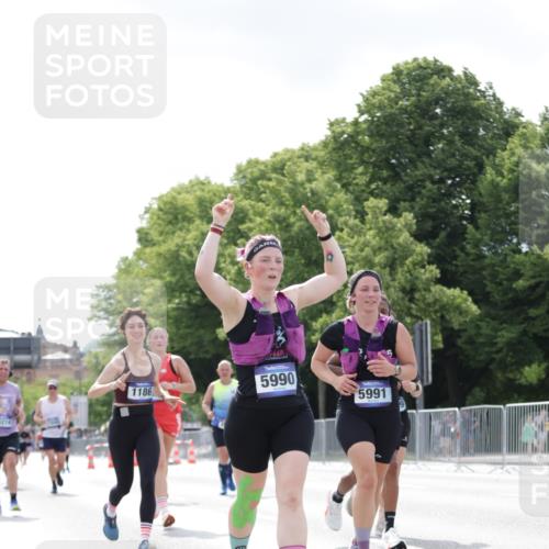 29.06.2025 - hella hamburg halbmarathon Jannik Wohlers http://msf.ph/oto/8145448 29.06.2025 10:10:20 Lombardsbrücke 1186, 4389, 5990, 5991, 7250, 9169, 9681, 9829, 11355, 11887, 11904, 11905, 12426, 12629, 13588, 13594, 13825, 13901, 15214, 16344, 16808, 17532, 18949 meine-sportfotos.de