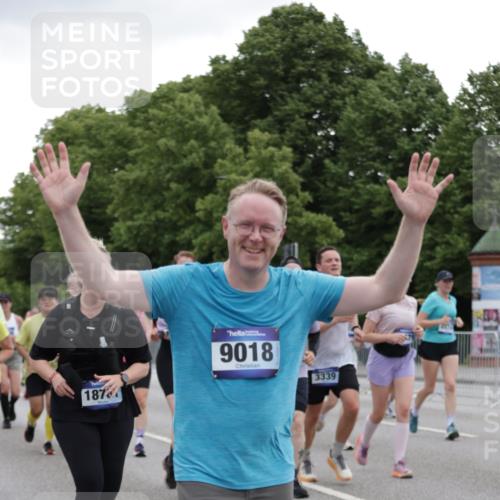 29.06.2025 - hella hamburg halbmarathon Jannik Wohlers http://msf.ph/oto/8145450 29.06.2025 10:47:02 Lombardsbrücke 1434, 1463, 1523, 1704, 2148, 2407, 2882, 2994, 3339, 4037, 4184, 4325, 4806, 4895, 4974, 4975, 5621, 5622, 5895, 6255, 6256, 6879, 6995, 7403, 7630, 7631, 8105, 8270, 8915, 8953, 9018, 9273, 9969, 9972, 10075, 10206, 10903, 11276, 11351, 11378, 11458, 11730, 11738, 13349, 13737, 13806, 13819, 13830, 13898, 13909, 14197, 14441, 14516, 14517, 15413, 16018, 16337, 16552, 17122, 17216, 17514, 18258, 18415, 18753, 18781, 18852, 18858 meine-sportfotos.de