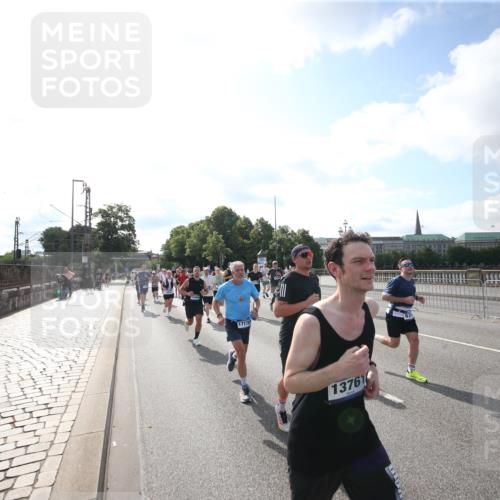 29.06.2025 - hella hamburg halbmarathon Jannik Wohlers http://msf.ph/oto/8145454 29.06.2025 09:57:04 Lombardsbrücke 1030, 1086, 1193, 1422, 2119, 2252, 2444, 2595, 2855, 3048, 3096, 3103, 3698, 3999, 4261, 4299, 4558, 4986, 5013, 5018, 5021, 5024, 5633, 5820, 5907, 6125, 6374, 6720, 6762, 6795, 6942, 7221, 7397, 7742, 7930, 7932, 8172, 8447, 9316, 10191, 10192, 10215, 10368, 10376, 10667, 11143, 11339, 11430, 11579, 12235, 12348, 12421, 12440, 12489, 12580, 12607, 12840, 13701, 13761, 14122, 14737, 14881, 15146, 15480, 15484, 15720, 15897, 16043, 16047, 16800, 17129, 17130, 17179 meine-sportfotos.de