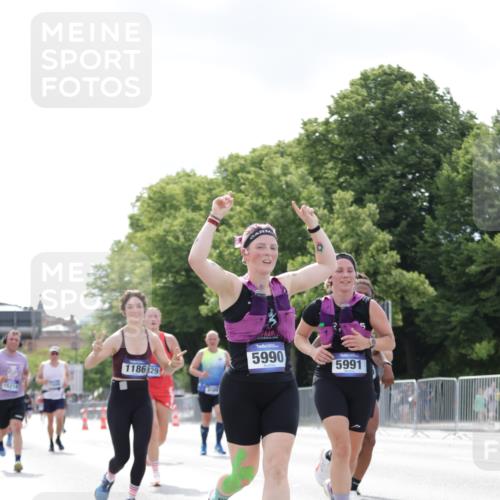 29.06.2025 - hella hamburg halbmarathon Jannik Wohlers http://msf.ph/oto/8145458 29.06.2025 10:10:20 Lombardsbrücke 1186, 4389, 5990, 5991, 7250, 9169, 9681, 9829, 11355, 11887, 11904, 11905, 12426, 12629, 13588, 13594, 13825, 13901, 15214, 16344, 16808, 17532, 18949 meine-sportfotos.de