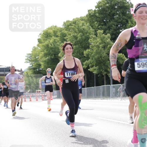 29.06.2025 - hella hamburg halbmarathon Jannik Wohlers http://msf.ph/oto/8145466 29.06.2025 10:10:21 Lombardsbrücke 1166, 1186, 4389, 5990, 5991, 7250, 9169, 9681, 9829, 11355, 11887, 11904, 11905, 12426, 12629, 13588, 13594, 13825, 15214, 16344, 16808, 17532, 18949 meine-sportfotos.de