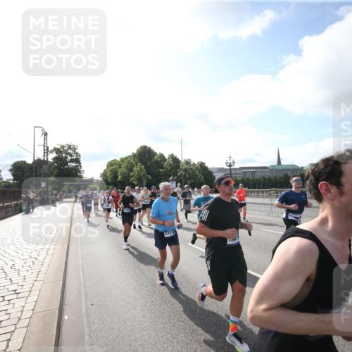 29.06.2025 - hella hamburg halbmarathon Jannik Wohlers http://msf.ph/oto/8145469 29.06.2025 09:57:04 Lombardsbrücke 1030, 1086, 1193, 1422, 2119, 2252, 2444, 2595, 2855, 3048, 3096, 3103, 3698, 3999, 4261, 4299, 4558, 4986, 5013, 5018, 5021, 5024, 5633, 5820, 5907, 6125, 6374, 6720, 6762, 6795, 6942, 7221, 7397, 7742, 7930, 7932, 8172, 8447, 9316, 10191, 10192, 10215, 10368, 10376, 10667, 11143, 11339, 11430, 11579, 12235, 12348, 12421, 12440, 12489, 12580, 12607, 12840, 13701, 13761, 14122, 14737, 14881, 15146, 15480, 15484, 15720, 15897, 16043, 16047, 16800, 17129, 17130, 17179 meine-sportfotos.de