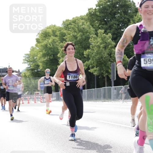 29.06.2025 - hella hamburg halbmarathon Jannik Wohlers http://msf.ph/oto/8145471 29.06.2025 10:10:21 Lombardsbrücke 1166, 1186, 4389, 5990, 5991, 7250, 9169, 9681, 9829, 11355, 11887, 11904, 11905, 12426, 12629, 13588, 13594, 13825, 15214, 16344, 16808, 17532, 18949 meine-sportfotos.de
