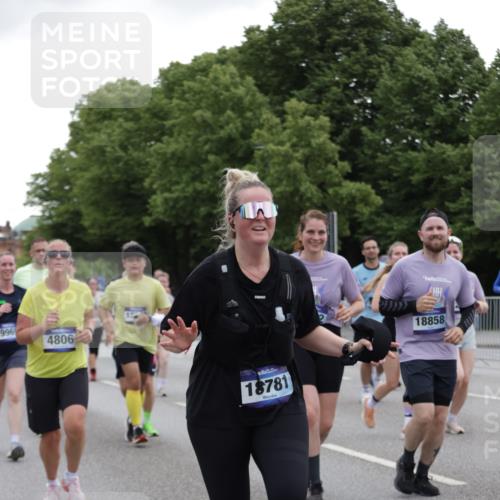 29.06.2025 - hella hamburg halbmarathon Jannik Wohlers http://msf.ph/oto/8145478 29.06.2025 10:47:03 Lombardsbrücke 1434, 1463, 1523, 1704, 2148, 2407, 2882, 2994, 3339, 4037, 4184, 4325, 4806, 4895, 4974, 4975, 5621, 5622, 5895, 6255, 6256, 6879, 6995, 7403, 7630, 7631, 8105, 8270, 8915, 8953, 9018, 9273, 9969, 9972, 10075, 10206, 10903, 11276, 11351, 11378, 11458, 11730, 11738, 13349, 13737, 13806, 13830, 13898, 13909, 14197, 14441, 14516, 14517, 15413, 16018, 16337, 16552, 17122, 17216, 17514, 18258, 18415, 18623, 18781, 18852, 18858 meine-sportfotos.de