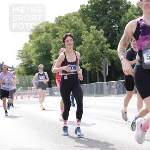 29.06.2025 - hella hamburg halbmarathon Jannik Wohlers http://msf.ph/oto/8145481 29.06.2025 10:10:22 Lombardsbrücke 1166, 1186, 4389, 5990, 5991, 7250, 9169, 9681, 9829, 11355, 11887, 11904, 11905, 12426, 12629, 13588, 13594, 13825, 14270, 15214, 16808, 17532, 18949 meine-sportfotos.de
