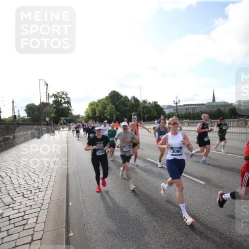 29.06.2025 - hella hamburg halbmarathon Jannik Wohlers http://msf.ph/oto/8145485 29.06.2025 09:57:08 Lombardsbrücke 1030, 1086, 1193, 1422, 2119, 2252, 2444, 2488, 2855, 3048, 3096, 3103, 3698, 3999, 4261, 4299, 4379, 4558, 4986, 5018, 5024, 5633, 5820, 5907, 6125, 6374, 6762, 6795, 6942, 7221, 7397, 7742, 7930, 7932, 8172, 8413, 8447, 10191, 10192, 10215, 10368, 10376, 10667, 11143, 11430, 11512, 11579, 12348, 12440, 12607, 12840, 13701, 13750, 13761, 14122, 14737, 14881, 15146, 15395, 15480, 15720, 16039, 16043, 16047, 16285, 16800, 17130, 17179, 17640, 17642 meine-sportfotos.de