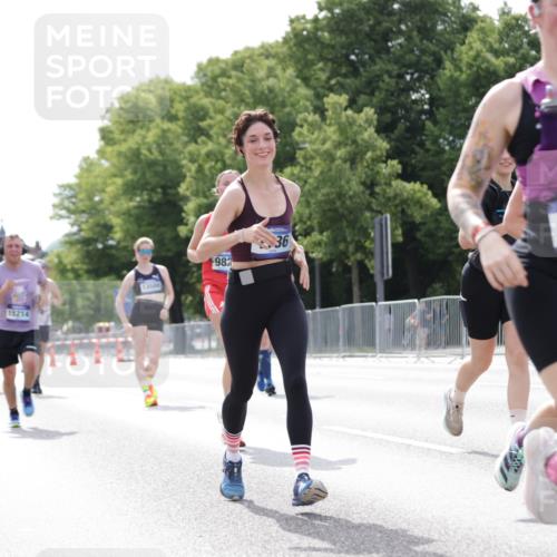 29.06.2025 - hella hamburg halbmarathon Jannik Wohlers http://msf.ph/oto/8145486 29.06.2025 10:10:22 Lombardsbrücke 1166, 1186, 4389, 5990, 5991, 7250, 9169, 9681, 9829, 11355, 11887, 11904, 11905, 12426, 12629, 13588, 13594, 13825, 14270, 15214, 16808, 17532, 18949 meine-sportfotos.de
