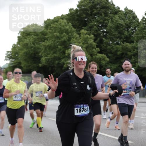 29.06.2025 - hella hamburg halbmarathon Jannik Wohlers http://msf.ph/oto/8145489 29.06.2025 10:47:03 Lombardsbrücke 1434, 1463, 1523, 1704, 2148, 2407, 2882, 2994, 3339, 4037, 4184, 4325, 4806, 4895, 4974, 4975, 5621, 5622, 5895, 6255, 6256, 6879, 6995, 7403, 7630, 7631, 8105, 8270, 8915, 8953, 9018, 9273, 9969, 9972, 10075, 10206, 10903, 11276, 11351, 11378, 11458, 11730, 11738, 13349, 13737, 13806, 13830, 13898, 13909, 14197, 14441, 14516, 14517, 15413, 16018, 16337, 16552, 17122, 17216, 17514, 18258, 18415, 18623, 18781, 18852, 18858 meine-sportfotos.de