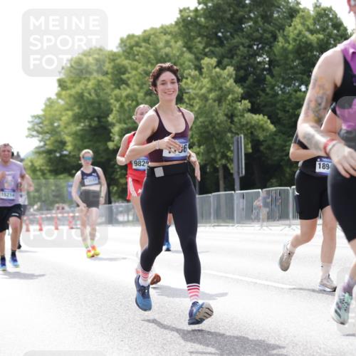 29.06.2025 - hella hamburg halbmarathon Jannik Wohlers http://msf.ph/oto/8145490 29.06.2025 10:10:22 Lombardsbrücke 1166, 1186, 4389, 5990, 5991, 7250, 9169, 9681, 9829, 11355, 11887, 11904, 11905, 12426, 12629, 13588, 13594, 13825, 14270, 15214, 16808, 17532, 18949 meine-sportfotos.de