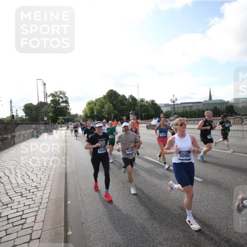 29.06.2025 - hella hamburg halbmarathon Jannik Wohlers http://msf.ph/oto/8145493 29.06.2025 09:57:08 Lombardsbrücke 1030, 1086, 1193, 1422, 2119, 2252, 2444, 2488, 2855, 3048, 3096, 3103, 3698, 3999, 4261, 4299, 4379, 4558, 4986, 5018, 5024, 5633, 5820, 5907, 6125, 6374, 6762, 6795, 6942, 7221, 7397, 7742, 7930, 7932, 8172, 8413, 8447, 10191, 10192, 10215, 10368, 10376, 10667, 11143, 11430, 11512, 11579, 12348, 12440, 12607, 12840, 13701, 13750, 13761, 14122, 14737, 14881, 15146, 15395, 15480, 15720, 16039, 16043, 16047, 16285, 16800, 17130, 17179, 17640, 17642 meine-sportfotos.de