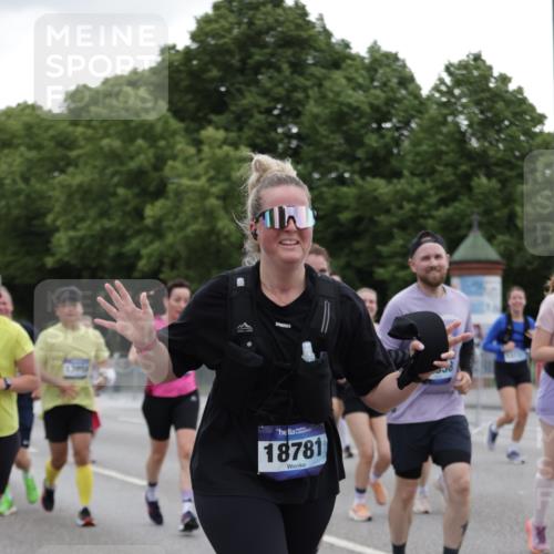 29.06.2025 - hella hamburg halbmarathon Jannik Wohlers http://msf.ph/oto/8145527 29.06.2025 10:47:04 Lombardsbrücke 1434, 1463, 1523, 1704, 2148, 2407, 2882, 2994, 3339, 4037, 4325, 4423, 4806, 4895, 4974, 4975, 5621, 5622, 5895, 6255, 6256, 6995, 7403, 7630, 7631, 8105, 8270, 8915, 8953, 9018, 9273, 9969, 9972, 10075, 10206, 11276, 11351, 11378, 11458, 11730, 11738, 13349, 13737, 13806, 13830, 13898, 13909, 14197, 14441, 14516, 14517, 15413, 15543, 16018, 16337, 16552, 16686, 17122, 17216, 17514, 18258, 18415, 18623, 18781, 18852, 18858 meine-sportfotos.de