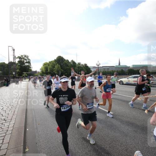 29.06.2025 - hella hamburg halbmarathon Jannik Wohlers http://msf.ph/oto/8145529 29.06.2025 09:57:09 Lombardsbrücke 1030, 1086, 1193, 1422, 2252, 2444, 2488, 2855, 3048, 3096, 3103, 3698, 3999, 4261, 4299, 4379, 4558, 4986, 5018, 5024, 5633, 5820, 5907, 6125, 6374, 6795, 6942, 7221, 7397, 7594, 7742, 7930, 7932, 8172, 8413, 8447, 9739, 10191, 10192, 10215, 10368, 10376, 11143, 11430, 11512, 11579, 12348, 12440, 12607, 12840, 13701, 13750, 13761, 14122, 14737, 14881, 15146, 15395, 15480, 15720, 16039, 16043, 16047, 16285, 16800, 17130, 17179, 17640, 17642 meine-sportfotos.de