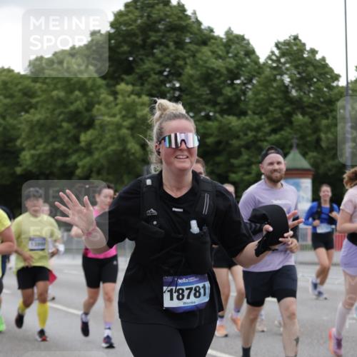 29.06.2025 - hella hamburg halbmarathon Jannik Wohlers http://msf.ph/oto/8145536 29.06.2025 10:47:04 Lombardsbrücke 1434, 1463, 1523, 1704, 2148, 2407, 2882, 2994, 3339, 4037, 4325, 4423, 4806, 4895, 4974, 4975, 5621, 5622, 5895, 6255, 6256, 6995, 7403, 7630, 7631, 8105, 8270, 8915, 8953, 9018, 9273, 9969, 9972, 10075, 10206, 11276, 11351, 11378, 11458, 11730, 11738, 13349, 13737, 13806, 13830, 13898, 13909, 14197, 14441, 14516, 14517, 15413, 15543, 16018, 16337, 16552, 16686, 17122, 17216, 17514, 18258, 18415, 18623, 18781, 18852, 18858 meine-sportfotos.de