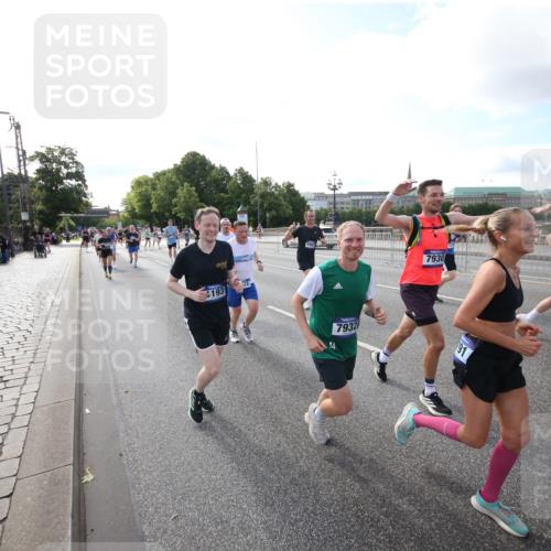 29.06.2025 - hella hamburg halbmarathon Jannik Wohlers http://msf.ph/oto/8145537 29.06.2025 09:57:10 Lombardsbrücke 1086, 1193, 1422, 2252, 2444, 2488, 2855, 3048, 3096, 3103, 3698, 3999, 4261, 4299, 4379, 4558, 4986, 5018, 5024, 5633, 5820, 5907, 6125, 6374, 6795, 6942, 7221, 7397, 7594, 7742, 7930, 7932, 7973, 8172, 8413, 8447, 9739, 10215, 10368, 10376, 11143, 11430, 11512, 11579, 11832, 12348, 12440, 12607, 12840, 13701, 13750, 13761, 14122, 14737, 14881, 14914, 15146, 15169, 15395, 15480, 15720, 16039, 16043, 16047, 16285, 16800, 17130, 17179, 17640, 17642 meine-sportfotos.de