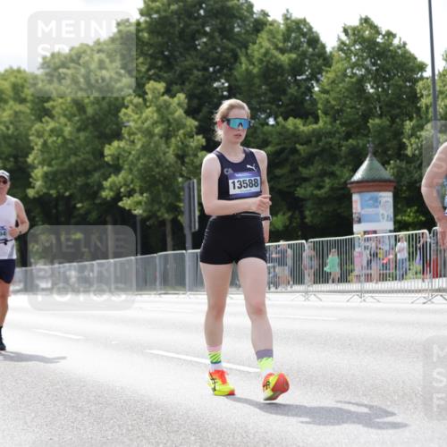 29.06.2025 - hella hamburg halbmarathon Jannik Wohlers http://msf.ph/oto/8145550 29.06.2025 10:10:25 Lombardsbrücke 1166, 1186, 1781, 4389, 5990, 5991, 7250, 7370, 9169, 9829, 11355, 11887, 12426, 12790, 13588, 13594, 14270, 15214, 16808, 17532, 18949 meine-sportfotos.de