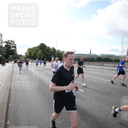 29.06.2025 - hella hamburg halbmarathon Jannik Wohlers http://msf.ph/oto/8145554 29.06.2025 09:57:10 Lombardsbrücke 1086, 1193, 1422, 2252, 2444, 2488, 2855, 3048, 3096, 3103, 3698, 3999, 4261, 4299, 4379, 4558, 4986, 5018, 5024, 5633, 5820, 5907, 6125, 6374, 6795, 6942, 7221, 7397, 7594, 7742, 7930, 7932, 7973, 8172, 8413, 8447, 9739, 10215, 10368, 10376, 11143, 11430, 11512, 11579, 11832, 12348, 12440, 12607, 12840, 13701, 13750, 13761, 14122, 14737, 14881, 14914, 15146, 15169, 15395, 15480, 15720, 16039, 16043, 16047, 16285, 16800, 17130, 17179, 17640, 17642 meine-sportfotos.de