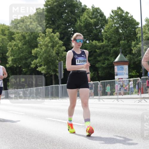 29.06.2025 - hella hamburg halbmarathon Jannik Wohlers http://msf.ph/oto/8145555 29.06.2025 10:10:26 Lombardsbrücke 1166, 1186, 1781, 4389, 5990, 5991, 7250, 7370, 9169, 9829, 11355, 11887, 12426, 12790, 13588, 13594, 14270, 15214, 16808, 17532, 18949 meine-sportfotos.de