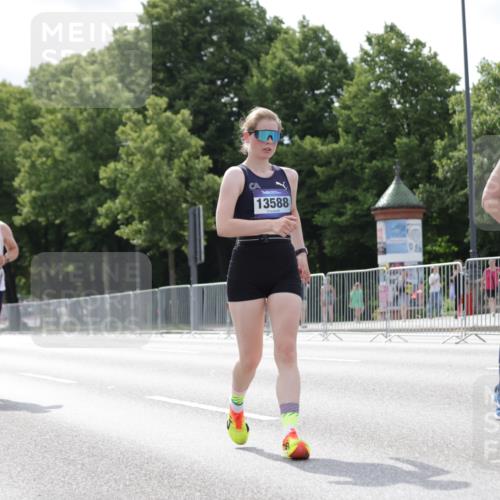 29.06.2025 - hella hamburg halbmarathon Jannik Wohlers http://msf.ph/oto/8145556 29.06.2025 10:10:26 Lombardsbrücke 1166, 1186, 1781, 4389, 5990, 5991, 7250, 7370, 9169, 9829, 11355, 11887, 12426, 12790, 13588, 13594, 14270, 15214, 16808, 17532, 18949 meine-sportfotos.de