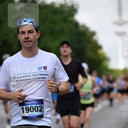 29.06.2025 - hella hamburg halbmarathon Dr. Thomas Lammeyer http://msf.ph/oto/8145558 29.06.2025 10:05:27 Kennedybrücke 1420, 1526, 1726, 2006, 2091, 2167, 2490, 2806, 2936, 3425, 3663, 3976, 4068, 4319, 4322, 4370, 5675, 6087, 6281, 6302, 6591, 6924, 7287, 7658, 7759, 7761, 8030, 8046, 8326, 8392, 8691, 8822, 9124, 9932, 10281, 10301, 10383, 10576, 10915, 11043 meine-sportfotos.de