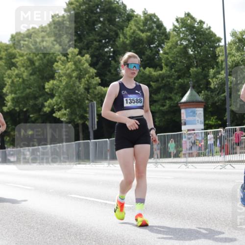 29.06.2025 - hella hamburg halbmarathon Jannik Wohlers http://msf.ph/oto/8145559 29.06.2025 10:10:26 Lombardsbrücke 1166, 1186, 1781, 4389, 5990, 5991, 7250, 7370, 9169, 9829, 11355, 11887, 12426, 12790, 13588, 13594, 14270, 15214, 16808, 17532, 18949 meine-sportfotos.de