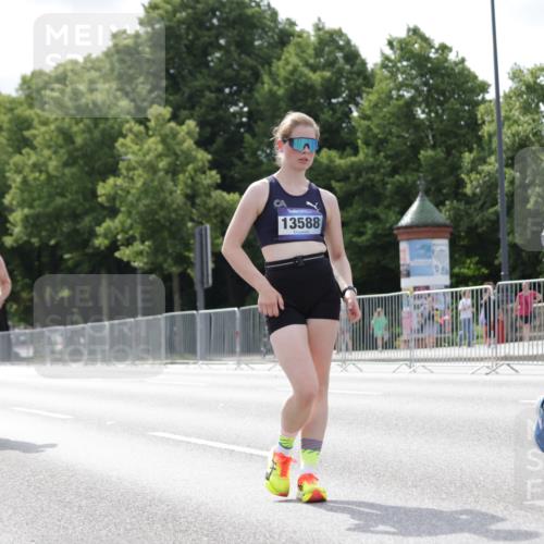 29.06.2025 - hella hamburg halbmarathon Jannik Wohlers http://msf.ph/oto/8145561 29.06.2025 10:10:26 Lombardsbrücke 1166, 1186, 1781, 4389, 5990, 5991, 7250, 7370, 9169, 9829, 11355, 11887, 12426, 12790, 13588, 13594, 14270, 15214, 16808, 17532, 18949 meine-sportfotos.de