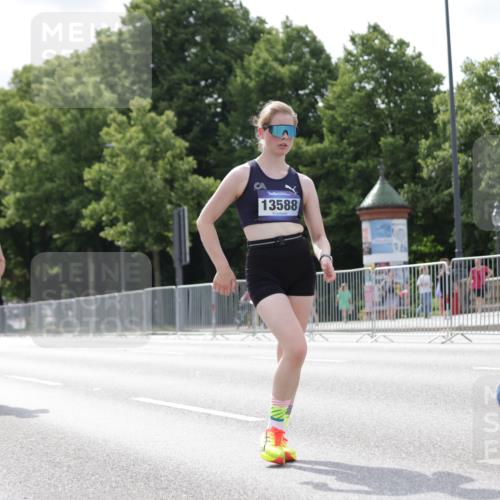 29.06.2025 - hella hamburg halbmarathon Jannik Wohlers http://msf.ph/oto/8145564 29.06.2025 10:10:26 Lombardsbrücke 1166, 1186, 1781, 4389, 5990, 5991, 7250, 7370, 9169, 9829, 11355, 11887, 12426, 12790, 13588, 13594, 14270, 15214, 16808, 17532, 18949 meine-sportfotos.de