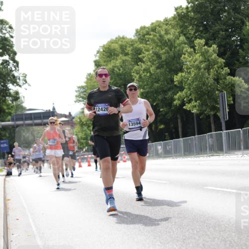 29.06.2025 - hella hamburg halbmarathon Jannik Wohlers http://msf.ph/oto/8145568 29.06.2025 10:10:26 Lombardsbrücke 1166, 1186, 1781, 4389, 5990, 5991, 7250, 7370, 9169, 9829, 11355, 11887, 12426, 12790, 13588, 13594, 14270, 15214, 16808, 17532, 18949 meine-sportfotos.de