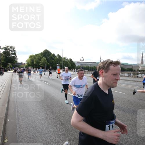 29.06.2025 - hella hamburg halbmarathon Jannik Wohlers http://msf.ph/oto/8145572 29.06.2025 09:57:10 Lombardsbrücke 1086, 1193, 1422, 2252, 2444, 2488, 2855, 3048, 3096, 3103, 3698, 3999, 4261, 4299, 4379, 4558, 4986, 5018, 5024, 5633, 5820, 5907, 6125, 6374, 6795, 6942, 7221, 7397, 7594, 7742, 7930, 7932, 7973, 8172, 8413, 8447, 9739, 10215, 10368, 10376, 11143, 11430, 11512, 11579, 11832, 12348, 12440, 12607, 12840, 13701, 13750, 13761, 14122, 14737, 14881, 14914, 15146, 15169, 15395, 15480, 15720, 16039, 16043, 16047, 16285, 16800, 17130, 17179, 17640, 17642 meine-sportfotos.de