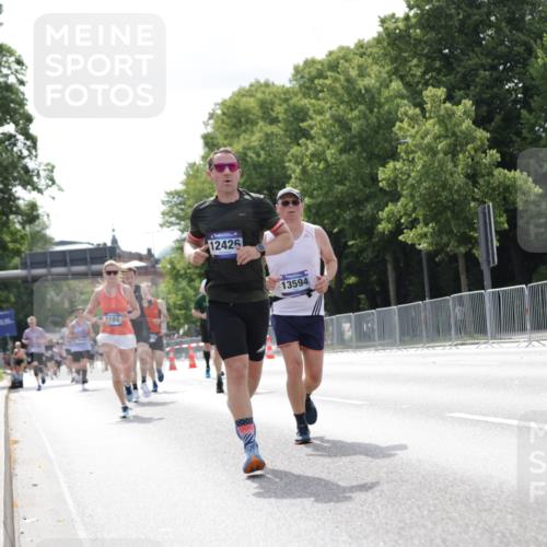 29.06.2025 - hella hamburg halbmarathon Jannik Wohlers http://msf.ph/oto/8145573 29.06.2025 10:10:27 Lombardsbrücke 1166, 1186, 1781, 4389, 5990, 5991, 7370, 9169, 9829, 11355, 12426, 12556, 12790, 13588, 13594, 14270, 15214, 16808, 17532, 18949 meine-sportfotos.de