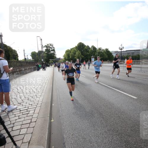 29.06.2025 - hella hamburg halbmarathon Jannik Wohlers http://msf.ph/oto/8145578 29.06.2025 09:57:12 Lombardsbrücke 1086, 1094, 1193, 1422, 2252, 2444, 2488, 2855, 3048, 3096, 3999, 4261, 4299, 4379, 4986, 5024, 5032, 5633, 5820, 5907, 6125, 6374, 6795, 6942, 7134, 7221, 7397, 7594, 7742, 7930, 7932, 7973, 8172, 8176, 8413, 8447, 9739, 10215, 10368, 10376, 11143, 11430, 11512, 11832, 12348, 12440, 12607, 12840, 13701, 13750, 13761, 14300, 14737, 14881, 14914, 15146, 15169, 15395, 15480, 15712, 15720, 16039, 16047, 16285, 16320, 16800, 17130, 17179, 17640, 17642 meine-sportfotos.de