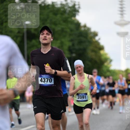 29.06.2025 - hella hamburg halbmarathon Dr. Thomas Lammeyer http://msf.ph/oto/8145579 29.06.2025 10:05:28 Kennedybrücke 1420, 1526, 1726, 2006, 2091, 2167, 2490, 2806, 2936, 2957, 3425, 3663, 3976, 4068, 4319, 4322, 4370, 5675, 6087, 6281, 0000, 6302, 6591, 6921, 6924, 7287, 7658, 7759, 8030, 8046, 8326, 8392, 8578, 8691, 8822, 9124, 9932, 10281, 10301, 10383, 10576, 10915, 11043 meine-sportfotos.de