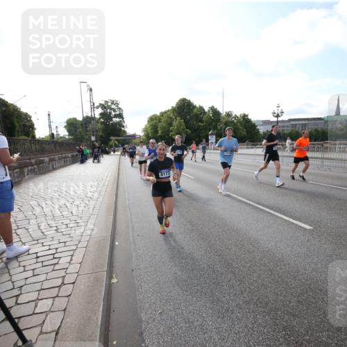 29.06.2025 - hella hamburg halbmarathon Jannik Wohlers http://msf.ph/oto/8145586 29.06.2025 09:57:12 Lombardsbrücke 1086, 1094, 1193, 1422, 2252, 2444, 2488, 2855, 3048, 3096, 3999, 4261, 4299, 4379, 4986, 5024, 5032, 5633, 5820, 5907, 6125, 6374, 6795, 6942, 7134, 7221, 7397, 7594, 7742, 7930, 7932, 7973, 8172, 8176, 8413, 8447, 9739, 10215, 10368, 10376, 11143, 11430, 11512, 11832, 12348, 12440, 12607, 12840, 13701, 13750, 13761, 14300, 14737, 14881, 14914, 15146, 15169, 15395, 15480, 15712, 15720, 16039, 16047, 16285, 16320, 16800, 17130, 17179, 17640, 17642 meine-sportfotos.de
