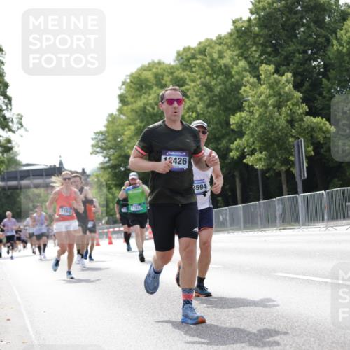29.06.2025 - hella hamburg halbmarathon Jannik Wohlers http://msf.ph/oto/8145587 29.06.2025 10:10:27 Lombardsbrücke 1166, 1186, 1781, 4389, 5990, 5991, 7370, 9169, 9829, 11355, 12426, 12556, 12790, 13588, 13594, 14270, 15214, 16808, 17532, 18949 meine-sportfotos.de