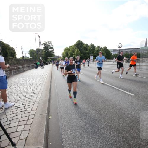 29.06.2025 - hella hamburg halbmarathon Jannik Wohlers http://msf.ph/oto/8145592 29.06.2025 09:57:13 Lombardsbrücke 1086, 1094, 1193, 1422, 2252, 2444, 2488, 2855, 2946, 3048, 3096, 3999, 4261, 4379, 4986, 5024, 5032, 5633, 5820, 5907, 6125, 6374, 6795, 6942, 7134, 7221, 7397, 7594, 7742, 7930, 7932, 7973, 8172, 8176, 8413, 9214, 9739, 9835, 10215, 11430, 11512, 11832, 12348, 12440, 12607, 12840, 13701, 13750, 13761, 14300, 14737, 14881, 14914, 15146, 15169, 15395, 15480, 15712, 15720, 16039, 16047, 16285, 16320, 16800, 17130, 17179, 17640, 17642 meine-sportfotos.de