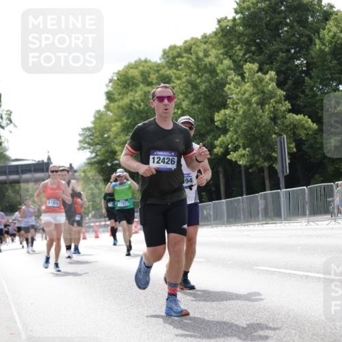 29.06.2025 - hella hamburg halbmarathon Jannik Wohlers http://msf.ph/oto/8145594 29.06.2025 10:10:27 Lombardsbrücke 1166, 1186, 1781, 4389, 5990, 5991, 7370, 9169, 9829, 11355, 12426, 12556, 12790, 13588, 13594, 14270, 15214, 16808, 17532, 18949 meine-sportfotos.de