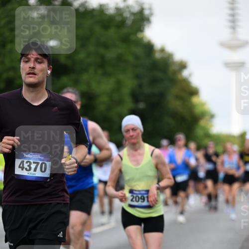 29.06.2025 - hella hamburg halbmarathon Dr. Thomas Lammeyer http://msf.ph/oto/8145612 29.06.2025 10:05:28 Kennedybrücke 1420, 1526, 1726, 2006, 2091, 2167, 2490, 2806, 2936, 2957, 3425, 3663, 3976, 4068, 4319, 4322, 4370, 5675, 6087, 6281, 0000, 6302, 6591, 6921, 6924, 7287, 7658, 7759, 8030, 8046, 8326, 8392, 8578, 8691, 8822, 9124, 9932, 10281, 10301, 10383, 10576, 10915, 11043 meine-sportfotos.de