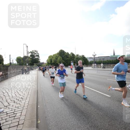29.06.2025 - hella hamburg halbmarathon Jannik Wohlers http://msf.ph/oto/8145621 29.06.2025 09:57:14 Lombardsbrücke 1086, 1094, 1193, 1422, 2252, 2444, 2488, 2946, 3048, 3096, 3999, 4261, 4379, 4986, 5024, 5032, 5633, 5820, 5907, 6374, 6585, 6795, 7134, 7221, 7397, 7594, 7742, 7930, 7932, 7973, 8172, 8176, 8413, 8973, 9214, 9227, 9739, 9835, 10215, 11208, 11430, 11512, 11832, 12348, 12440, 12607, 12840, 13701, 13750, 13761, 14300, 14737, 14914, 15146, 15169, 15395, 15480, 15496, 15712, 15720, 16039, 16047, 16285, 16320, 16980, 17130, 17179, 17640, 17642 meine-sportfotos.de