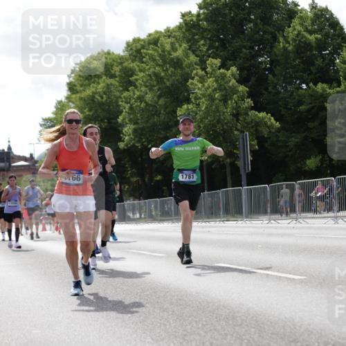 29.06.2025 - hella hamburg halbmarathon Jannik Wohlers http://msf.ph/oto/8145622 29.06.2025 10:10:30 Lombardsbrücke 1166, 1186, 1781, 4287, 5653, 5990, 5991, 7370, 9169, 9829, 12426, 12556, 12571, 12790, 13588, 13594, 14270, 15214, 16808, 17532, 18949 meine-sportfotos.de