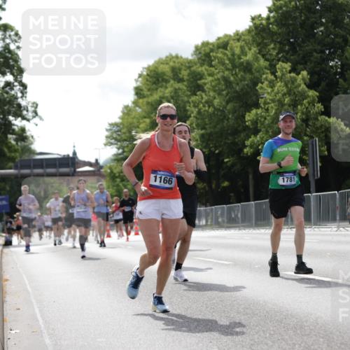 29.06.2025 - hella hamburg halbmarathon Jannik Wohlers http://msf.ph/oto/8145628 29.06.2025 10:10:30 Lombardsbrücke 1166, 1186, 1781, 4287, 5653, 5990, 5991, 7370, 9169, 9829, 12426, 12556, 12571, 12790, 13588, 13594, 14270, 15214, 16808, 17532, 18949 meine-sportfotos.de