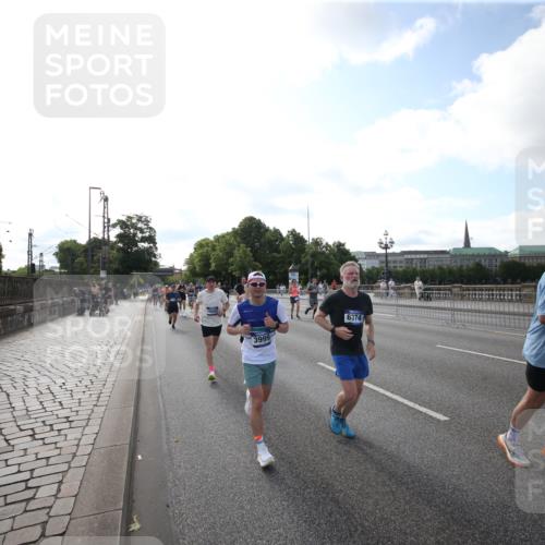 29.06.2025 - hella hamburg halbmarathon Jannik Wohlers http://msf.ph/oto/8145629 29.06.2025 09:57:14 Lombardsbrücke 1086, 1094, 1193, 1422, 2252, 2444, 2488, 2946, 3048, 3096, 3999, 4261, 4379, 4986, 5024, 5032, 5633, 5820, 5907, 6374, 6585, 6795, 7134, 7221, 7397, 7594, 7742, 7930, 7932, 7973, 8172, 8176, 8413, 8973, 9214, 9227, 9739, 9835, 10215, 11208, 11430, 11512, 11832, 12348, 12440, 12607, 12840, 13701, 13750, 13761, 14300, 14737, 14914, 15146, 15169, 15395, 15480, 15496, 15712, 15720, 16039, 16047, 16285, 16320, 16980, 17130, 17179, 17640, 17642 meine-sportfotos.de