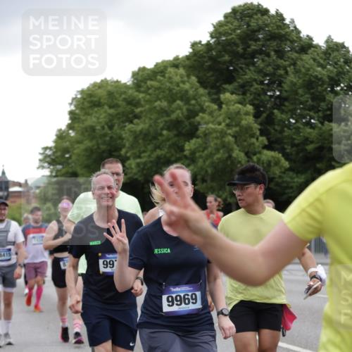 29.06.2025 - hella hamburg halbmarathon Jannik Wohlers http://msf.ph/oto/8145637 29.06.2025 10:47:06 Lombardsbrücke 1434, 1463, 1523, 2148, 2407, 2882, 2994, 3339, 4037, 4325, 4423, 4806, 4895, 4974, 4975, 5621, 5622, 5895, 6255, 6256, 6995, 7403, 7630, 7631, 7970, 8105, 8270, 8550, 8915, 8953, 9018, 9273, 9687, 9969, 9972, 10075, 10206, 11276, 11351, 11458, 11730, 11738, 13349, 13737, 13806, 13830, 13898, 13909, 14197, 14441, 14516, 14517, 15413, 15543, 16018, 16337, 16552, 16686, 17122, 17216, 17514, 18258, 18415, 18474, 18623, 18781, 18852, 18858 meine-sportfotos.de