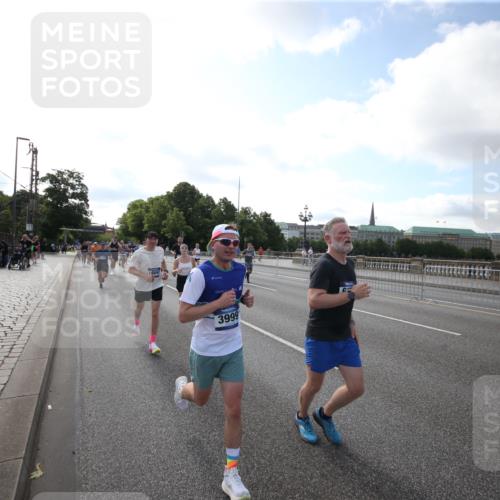 29.06.2025 - hella hamburg halbmarathon Jannik Wohlers http://msf.ph/oto/8145645 29.06.2025 09:57:14 Lombardsbrücke 1086, 1094, 1193, 1422, 2252, 2444, 2488, 2946, 3048, 3096, 3999, 4261, 4379, 4986, 5024, 5032, 5633, 5820, 5907, 6374, 6585, 6795, 7134, 7221, 7397, 7594, 7742, 7930, 7932, 7973, 8172, 8176, 8413, 8973, 9214, 9227, 9739, 9835, 10215, 11208, 11430, 11512, 11832, 12348, 12440, 12607, 12840, 13701, 13750, 13761, 14300, 14737, 14914, 15146, 15169, 15395, 15480, 15496, 15712, 15720, 16039, 16047, 16285, 16320, 16980, 17130, 17179, 17640, 17642 meine-sportfotos.de