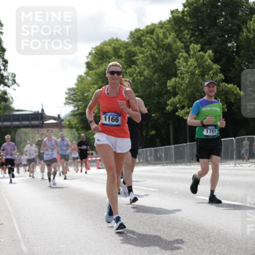 29.06.2025 - hella hamburg halbmarathon Jannik Wohlers http://msf.ph/oto/8145649 29.06.2025 10:10:30 Lombardsbrücke 1166, 1186, 1781, 4287, 5653, 5990, 5991, 7370, 9169, 9829, 12426, 12556, 12571, 12790, 13588, 13594, 14270, 15214, 16808, 17532, 18949 meine-sportfotos.de