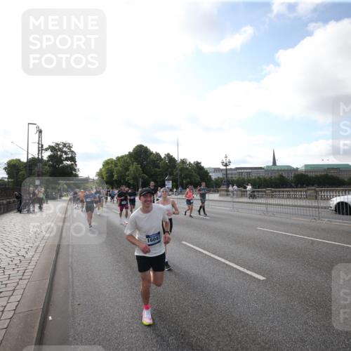 29.06.2025 - hella hamburg halbmarathon Jannik Wohlers http://msf.ph/oto/8145651 29.06.2025 09:57:15 Lombardsbrücke 1086, 1094, 1193, 1422, 1563, 2252, 2444, 2488, 2946, 3048, 3096, 3999, 4261, 4379, 4986, 5024, 5032, 5633, 5820, 5907, 6374, 6585, 6795, 7134, 7397, 7594, 7742, 7930, 7932, 7973, 8172, 8176, 8413, 8973, 9214, 9227, 9739, 9835, 10215, 11208, 11430, 11512, 11832, 12155, 12440, 12607, 12840, 13701, 13750, 14300, 14737, 14914, 15134, 15146, 15169, 15395, 15480, 15496, 15712, 15720, 16008, 16009, 16039, 16047, 16285, 16320, 16980, 17130, 17179, 17640, 17642 meine-sportfotos.de