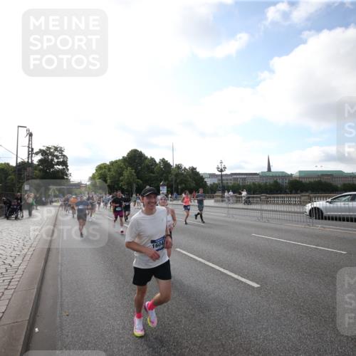 29.06.2025 - hella hamburg halbmarathon Jannik Wohlers http://msf.ph/oto/8145655 29.06.2025 09:57:15 Lombardsbrücke 1086, 1094, 1193, 1422, 1563, 2252, 2444, 2488, 2946, 3048, 3096, 3999, 4261, 4379, 4986, 5024, 5032, 5633, 5820, 5907, 6374, 6585, 6795, 7134, 7397, 7594, 7742, 7930, 7932, 7973, 8172, 8176, 8413, 8973, 9214, 9227, 9739, 9835, 10215, 11208, 11430, 11512, 11832, 12155, 12440, 12607, 12840, 13701, 13750, 14300, 14737, 14914, 15134, 15146, 15169, 15395, 15480, 15496, 15712, 15720, 16008, 16009, 16039, 16047, 16285, 16320, 16980, 17130, 17179, 17640, 17642 meine-sportfotos.de